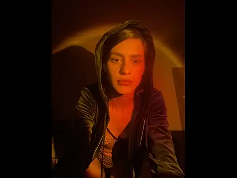 GameofElle's cam snapshot