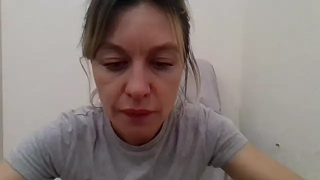 Little_Milf_5's cam snapshot