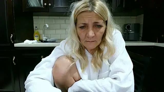 ButterflyBlondie's cam snapshot