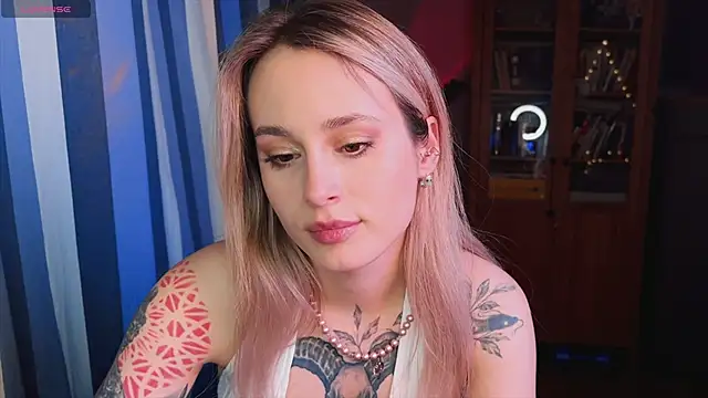 aviva_faith's cam snapshot