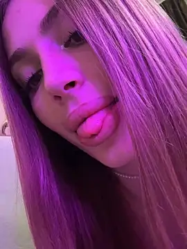 Elizabeth_Tay's cam snapshot