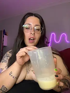 Mizztikaa live sex cam