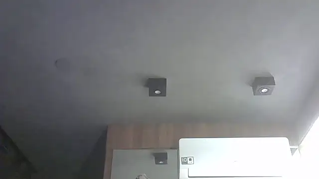 SkinnyKitten live sex cam