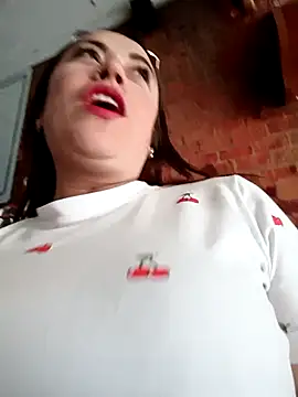 Lesly_10-'s cam snapshot