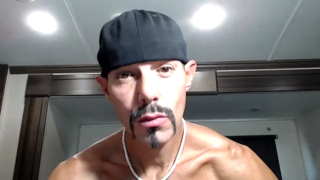 ThickD2C live sex cam