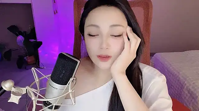 Daisy-77 live sex cam