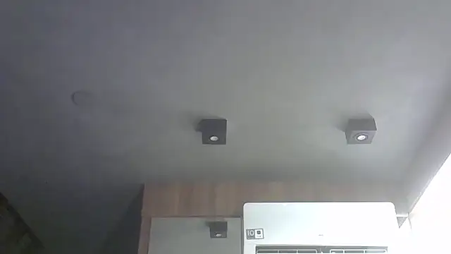 SkinnyKitten live sex cam