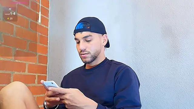 Leandro_valenzuela live sex cam