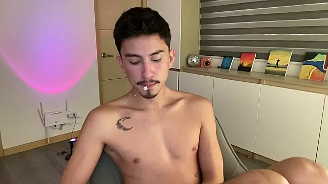 sweettaaron01 live sex cam