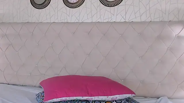 KiikiLovee's cam snapshot