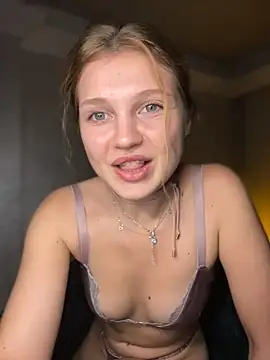 Emaline_Fane's cam snapshot