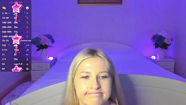 Julie_Blaze's cam snapshot