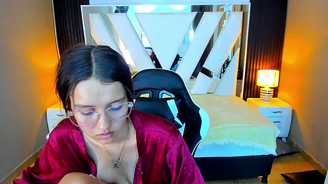 Linda4Petite's cam snapshot