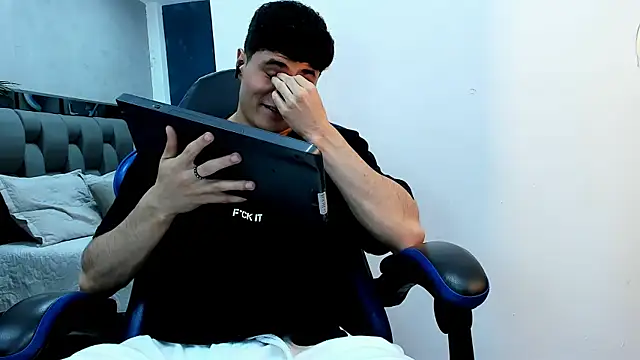 roan_birkin's cam snapshot