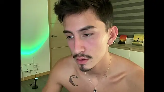 sweettaaron01 live sex cam