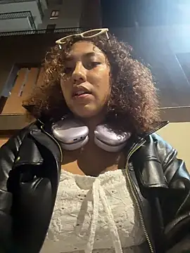 lauraltt live sex cam