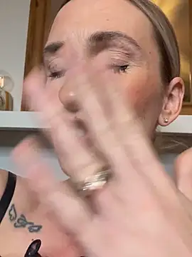 lola_tentatiion live sex cam