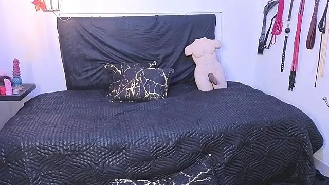 elowen_halley1's cam snapshot