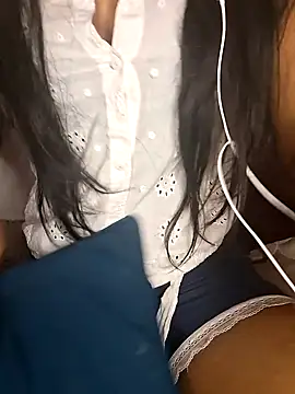 trending_tamizhachii's cam snapshot