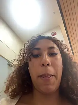 lauraltt live sex cam