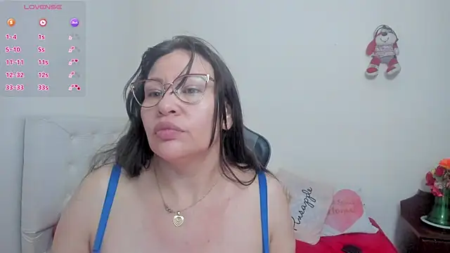 esmeralda_milf live sex cam