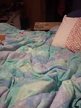 THE-CHAMPLOVENIPPLES73's cam snapshot