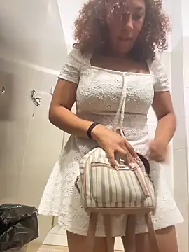 lauraltt live sex cam