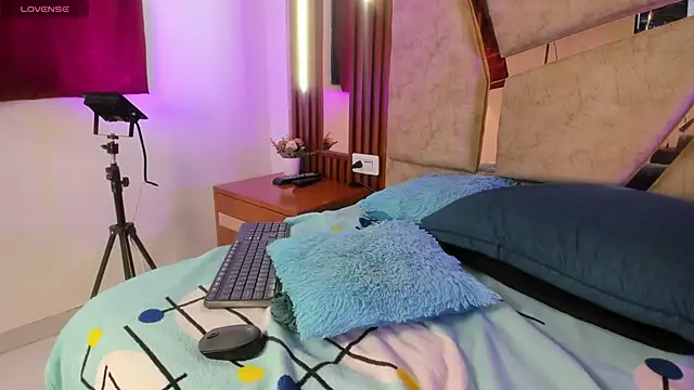 cute_emily_'s cam snapshot