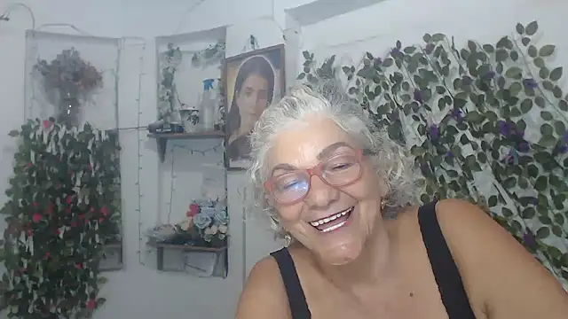FunnyGrandma live sex cam