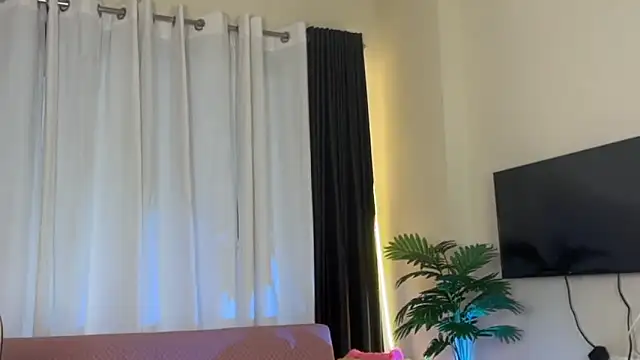 Wow-nisha's cam snapshot