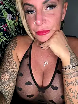 Big-Tits696969's cam snapshot