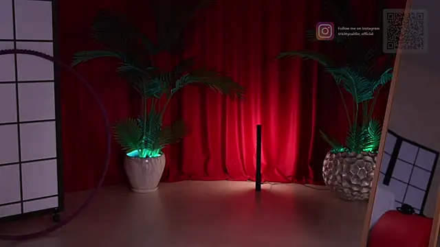 KittyCaitlin live sex cam