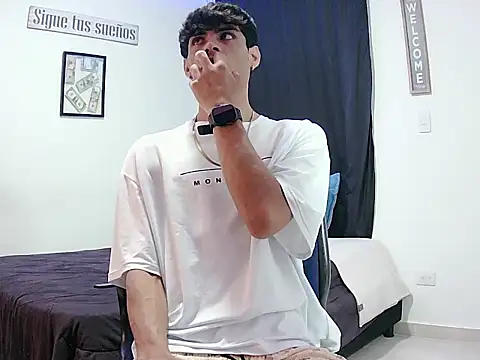 harrytomson_1's cam snapshot