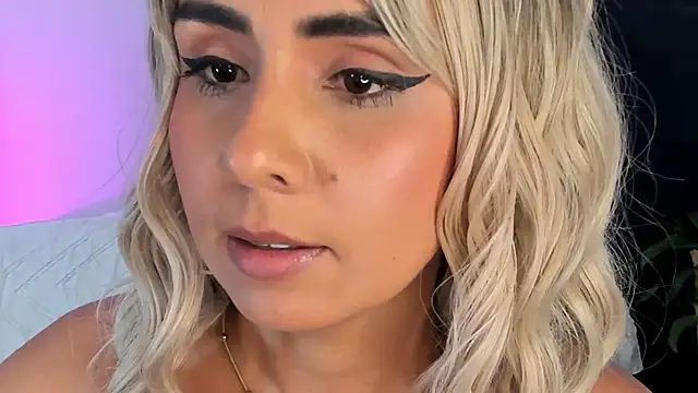 Emilyvalk_'s cam snapshot