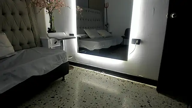 CatalinaMoretti's cam snapshot