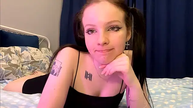 lunavoyce's cam snapshot