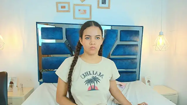 Lois_Cullen's cam snapshot