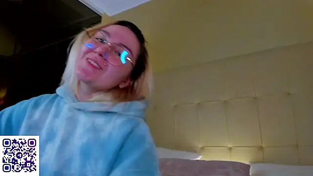 Debbie_Taylor's cam snapshot