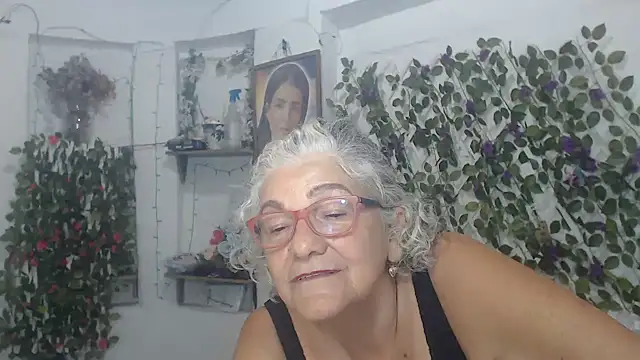 FunnyGrandma live sex cam