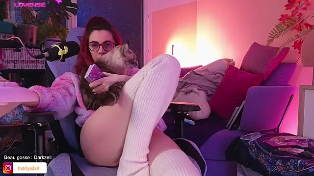 Indriya2x0 live sex cam