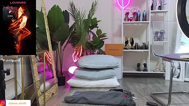 ArianaArianna live sex cam
