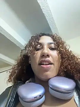 lauraltt live sex cam