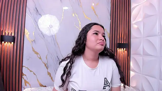 Hera_n_zeus_'s cam snapshot