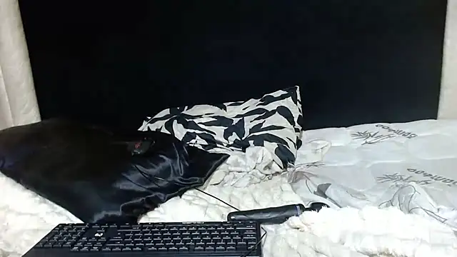 ThiqueKitten's cam snapshot