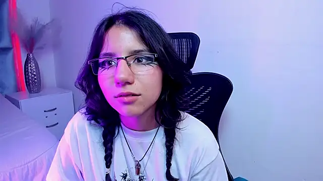 HollyPeach's cam snapshot