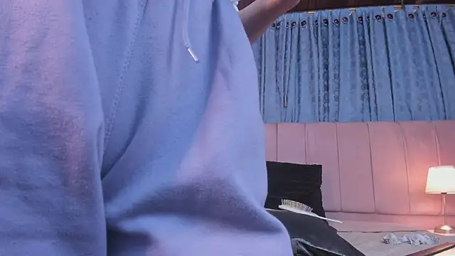 x_milu's cam snapshot