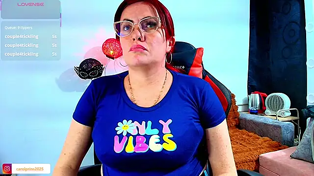 carolinhe_'s cam snapshot