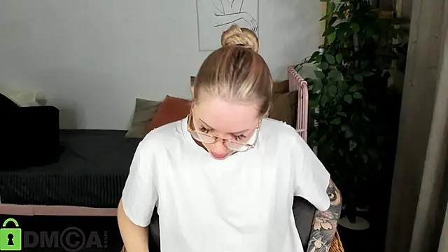 Carol__Cox's cam snapshot