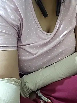 mallupriyapriya's cam snapshot