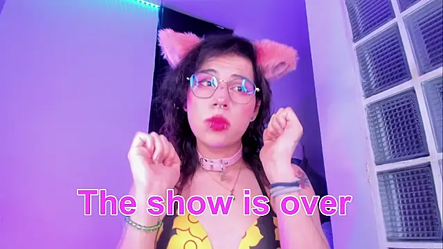 Sweet-SharoKitty live sex cam